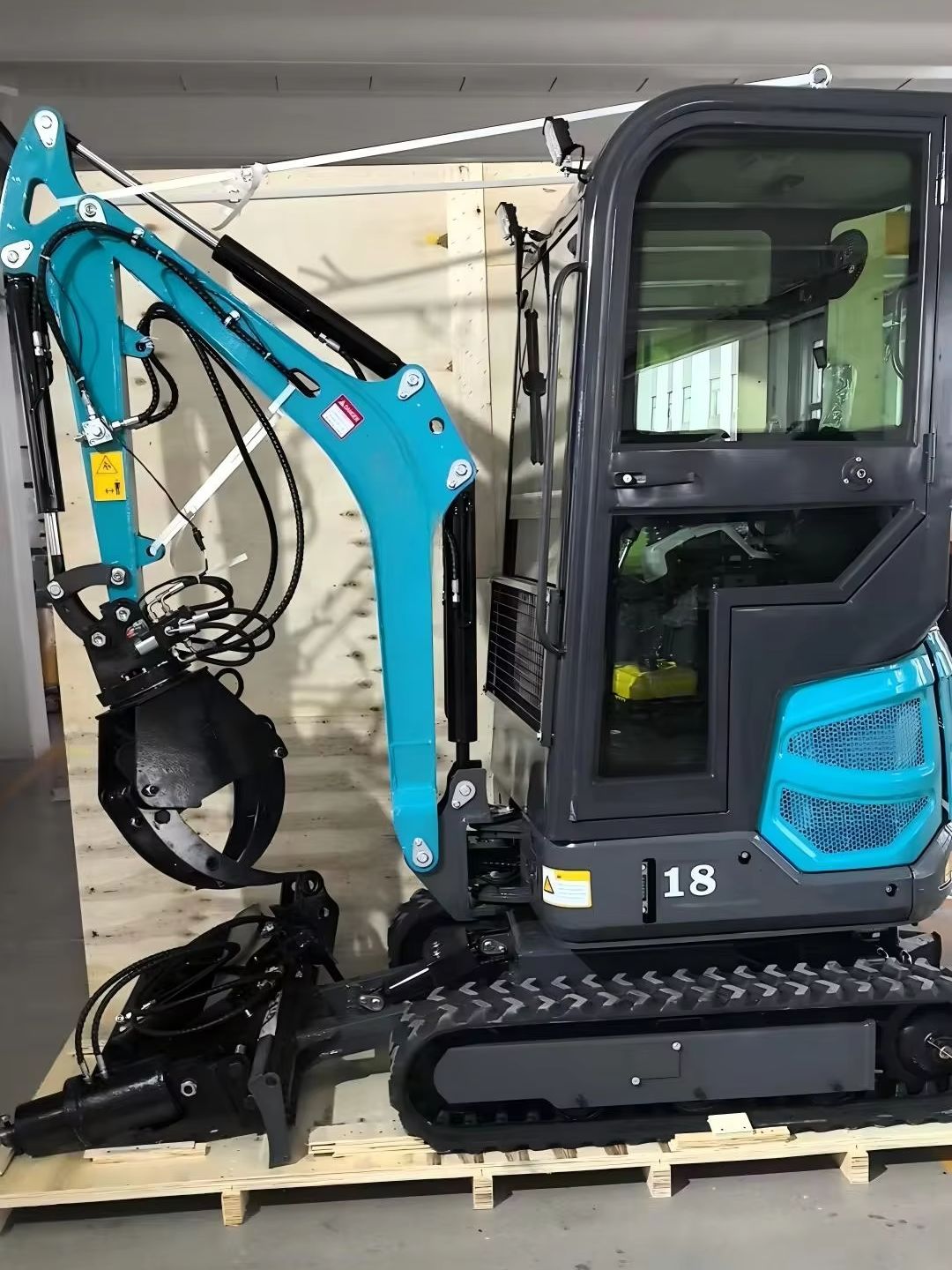 1.8 Ton Mini Excavator with At - Agriculture Gardening Farming 评论和价格