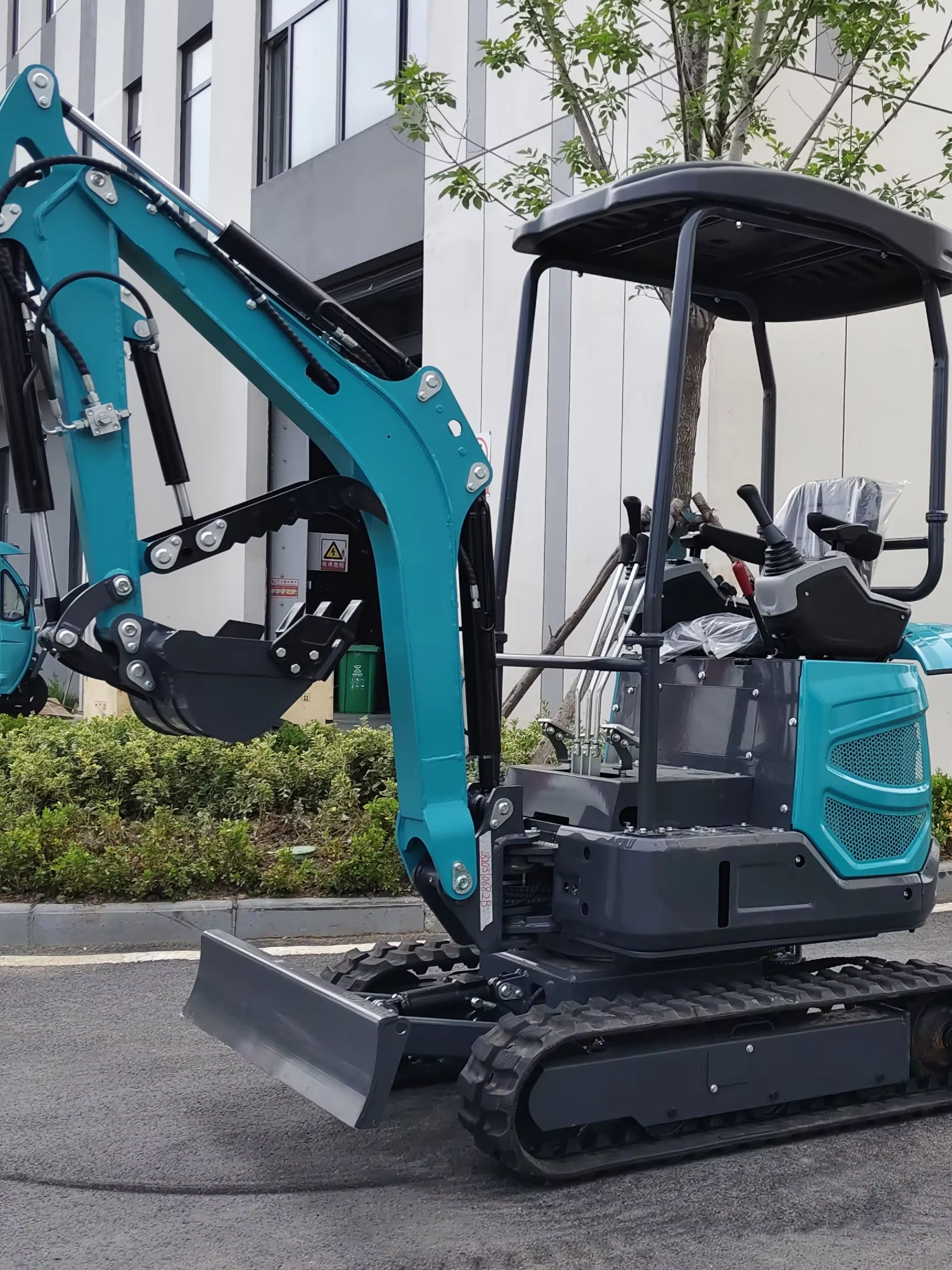 1.8 Ton Mini Excavator with At - Agriculture Gardening Farming 评论和价格